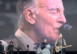 Bruce Springsteen durante el concierto que el 'Boss' dio ayer en Frankfurt.