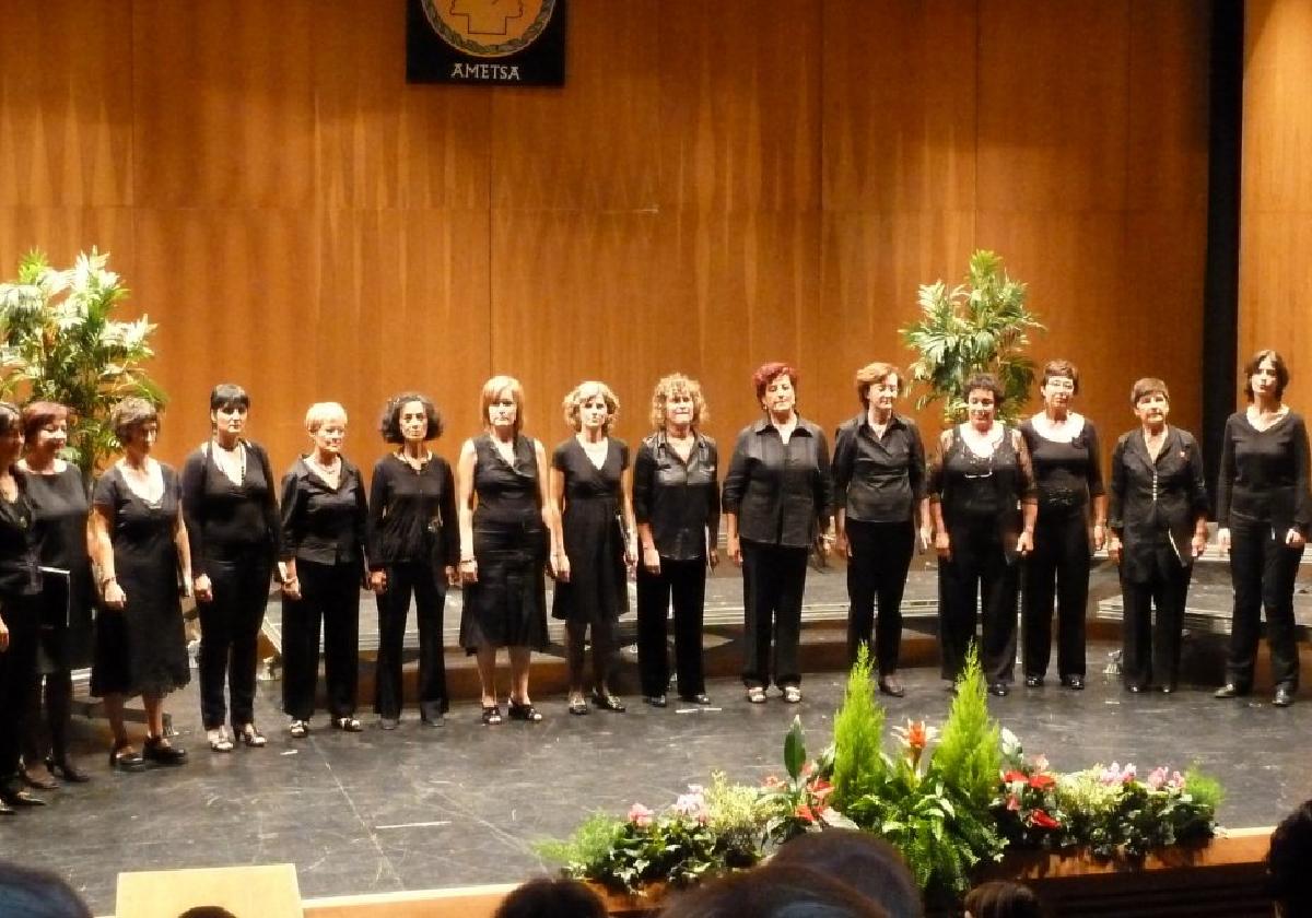 2011. El coro Xatz Eskifaia, durante una actuación en el Centro Cultural Amaia de Irun