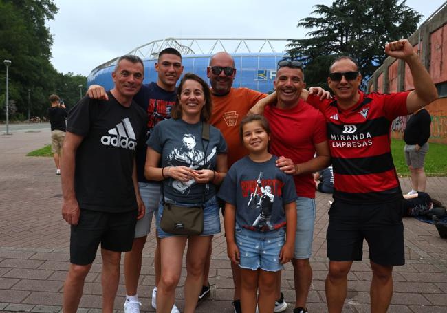 La niña Cristina Vidal se estrenaba en un concierto del Boss. Estuvo acompañada por su padre y sus amigos.