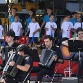 Los estudiantes del Conservatorio ofrecieron un precioso concierto en la plaza del Ensanche.