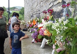 Los ramos con flores e hierbas de temporada destacan por su colorido y cuidada elaboración.