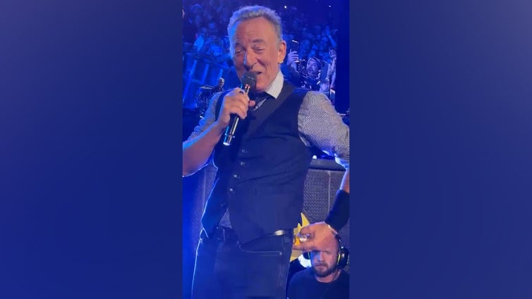 Bruce Springsteen agradece a un seguidor un pequeño detalle que tuvo con él.
