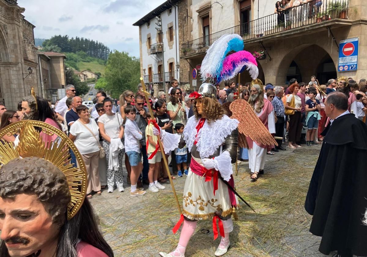Imagen principal - Oñati se vuelca con su día grande del Corpus Christi