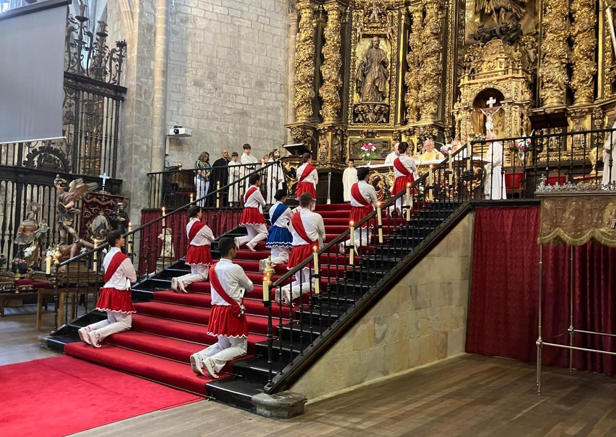Imagen secundaria 1 - Oñati se vuelca con su día grande del Corpus Christi