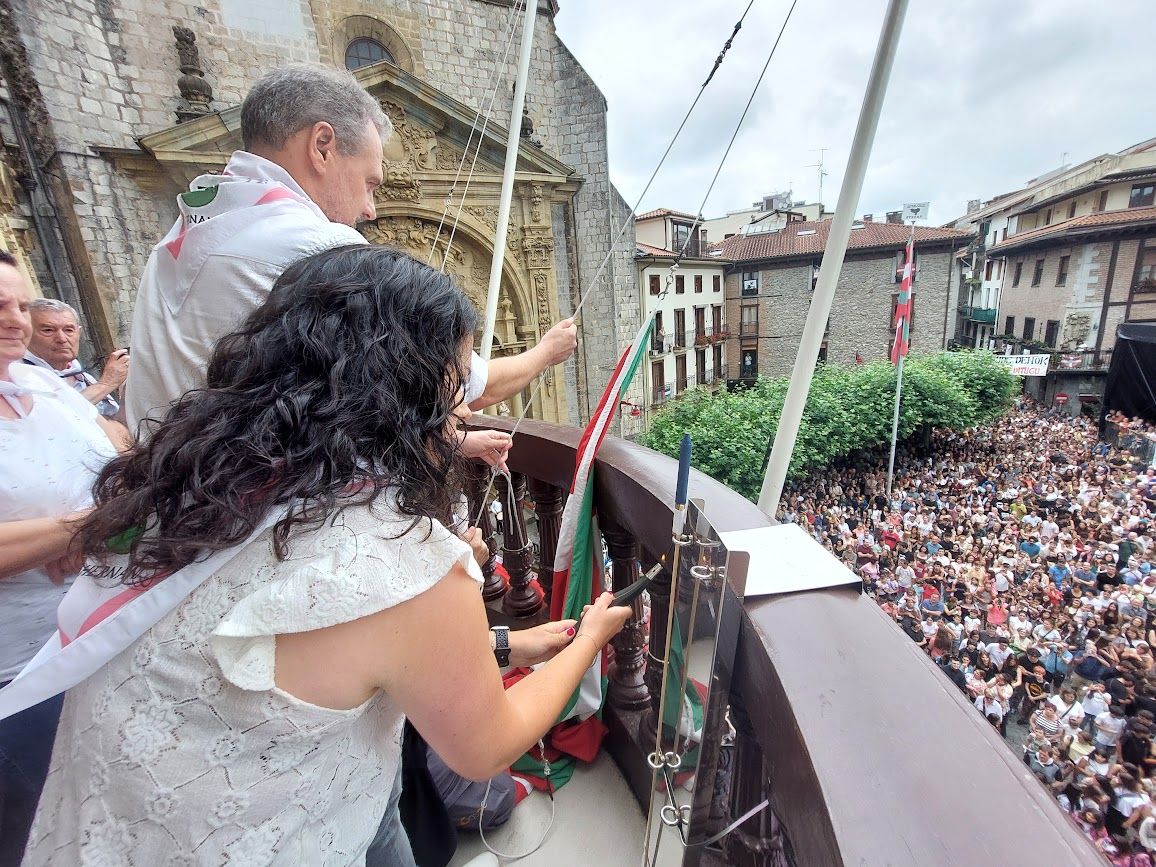 Multitudinario txupinazo para comenzar los sanjuanes