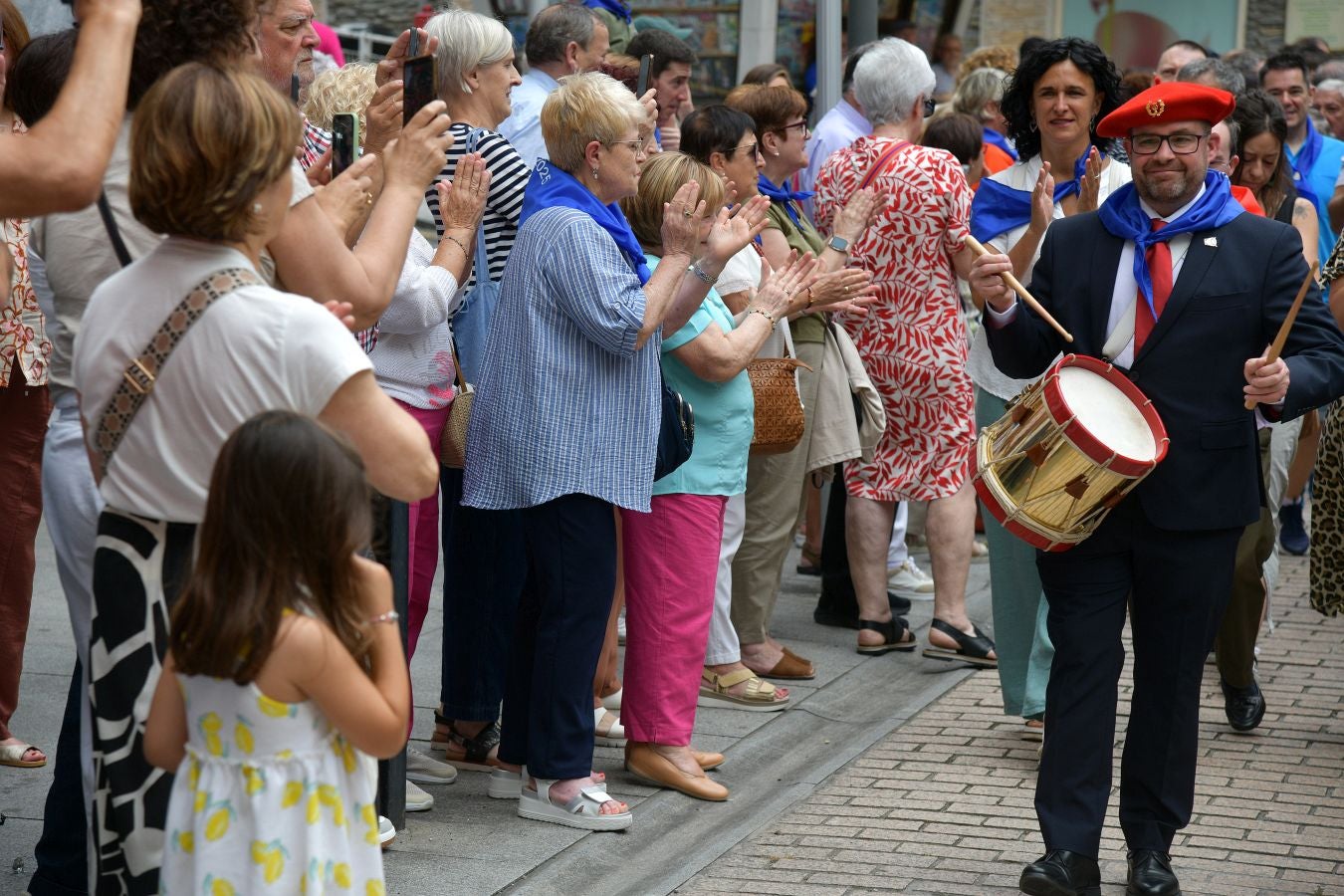 Las calles de Eibar se llenan en la víspera de San Juan