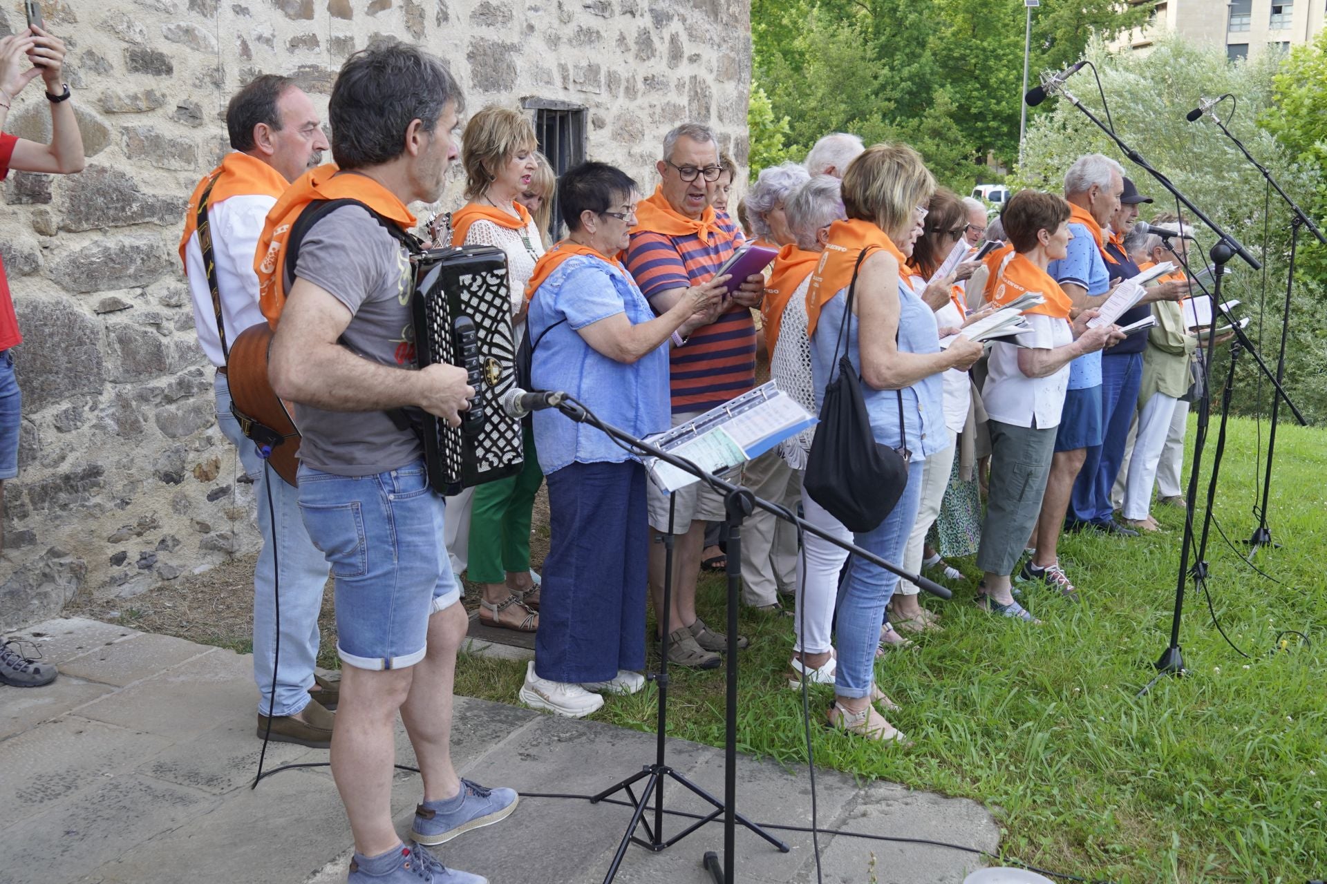Kantuak, dantzak eta jendetza Igartzan