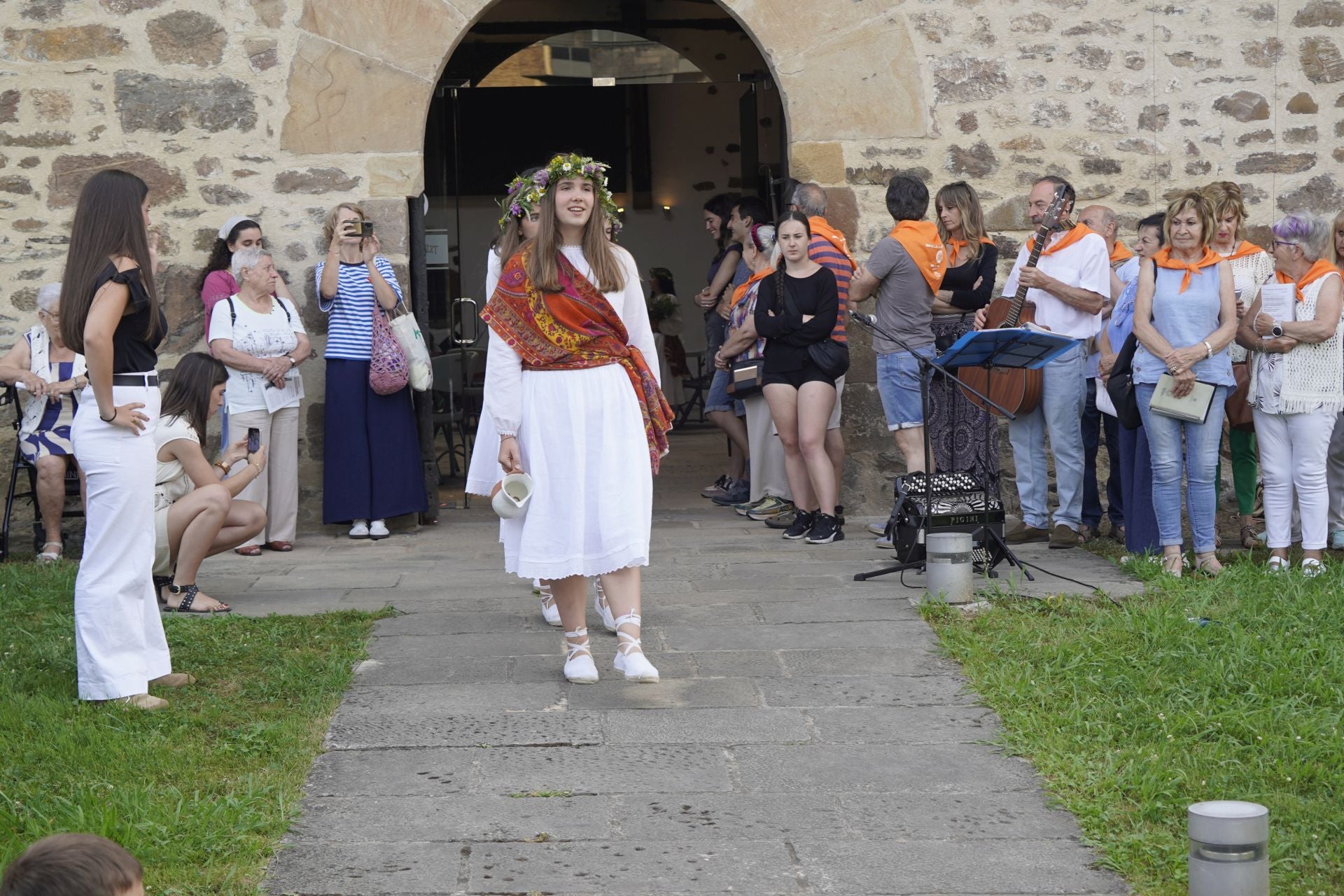 Kantuak, dantzak eta jendetza Igartzan