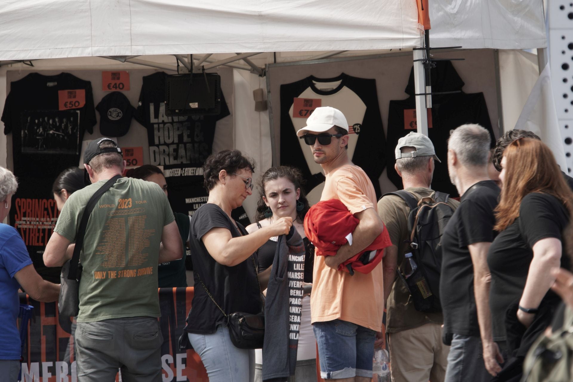 Gran ambiente en las horas previas al concierto de Bruce Springsteen