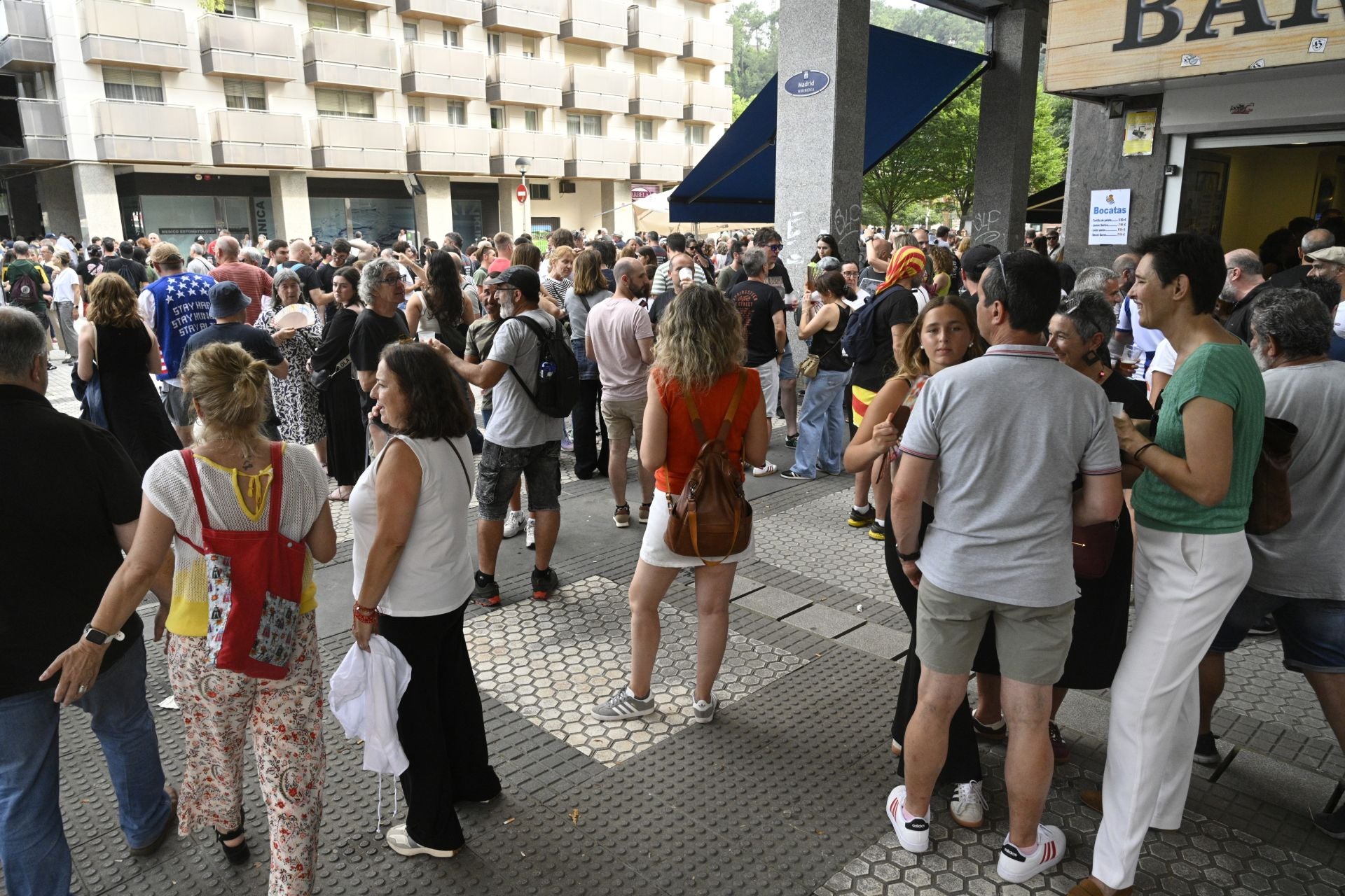 Gran ambiente en las horas previas al concierto de Bruce Springsteen