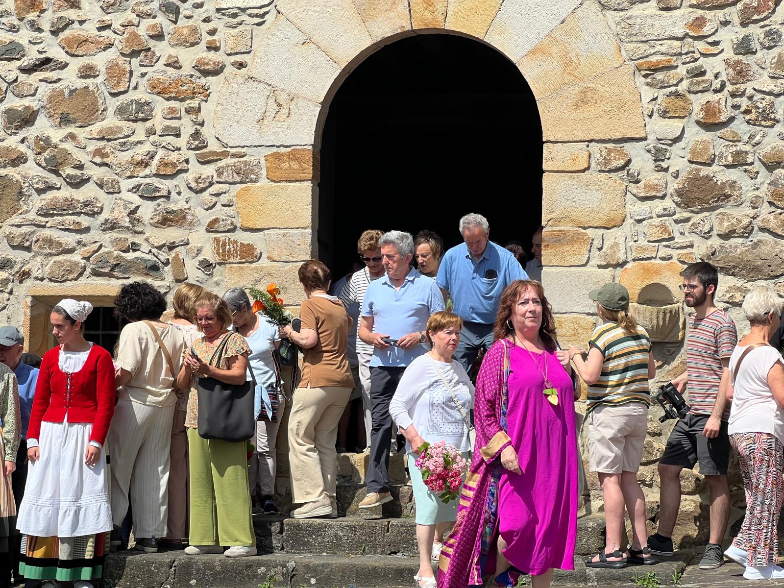 Numerosos urretxuarras disfrutan de la fiesta en Santa Bárbara