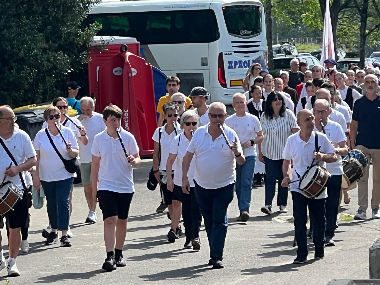 Numerosos urretxuarras disfrutan de la fiesta en Santa Bárbara