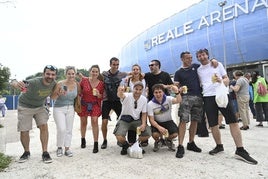 Esta cuadrilla de amigos no oculta la ilusión por ver en directo al Boss.