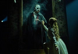 Christine y el fantasma, cuando la soprano atraviesa el espejo, uno de los momentos más intensos del musical.