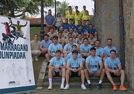 Finalistas y organizadores en la presentación de la final, realizada el lunes, en la casa torre Legazpi.