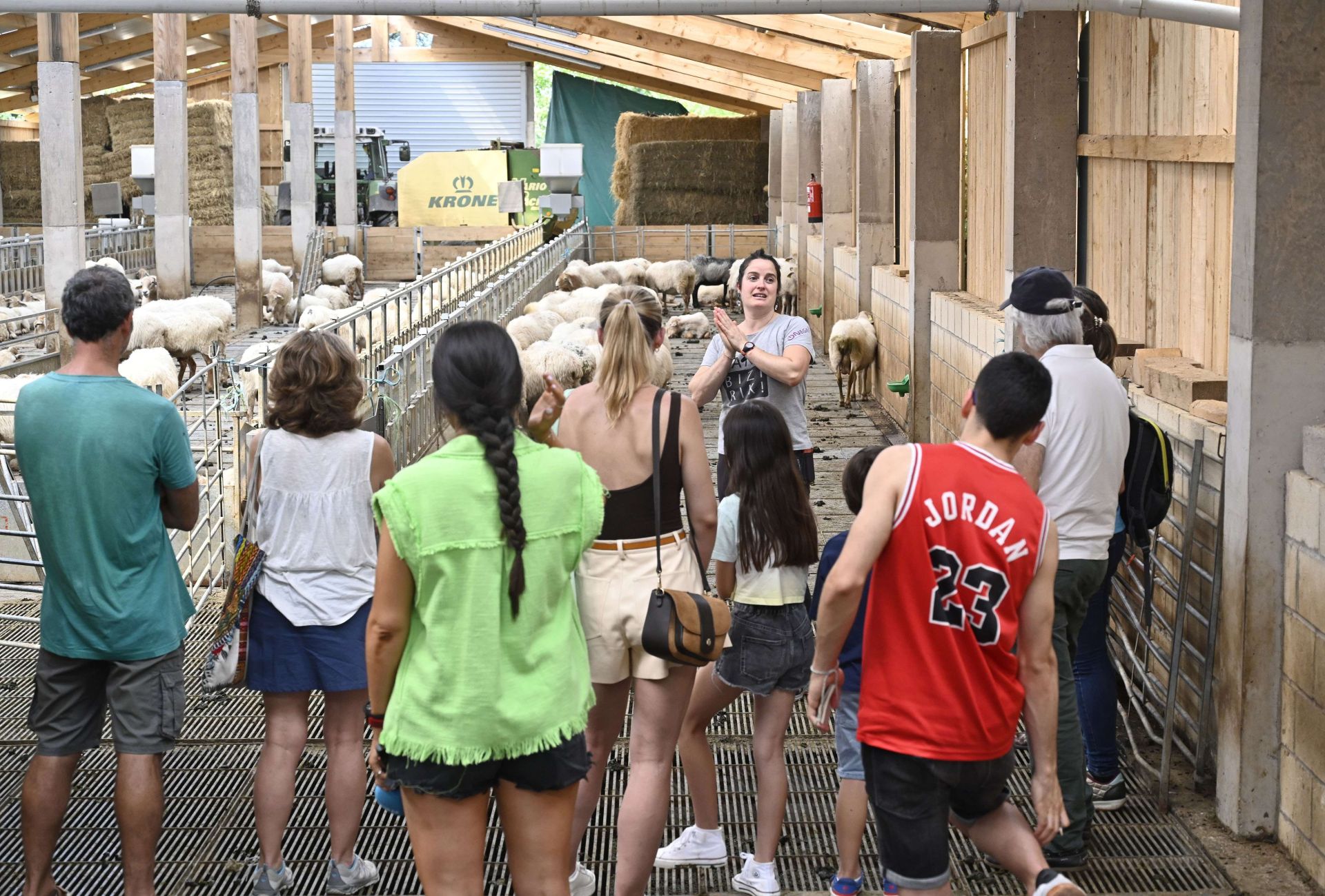 Visita al caserío Primo Etxeberri de Azpeitia en una edición anterior de Ongi Etorri Baserrira.