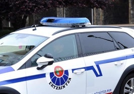 Un joven de 18 años roba la cadena a una anciana que caminaba con andador