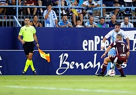 Ion Rodríguez, en la banda durante un partido de Segunda entre el Málaga y el Albacete.