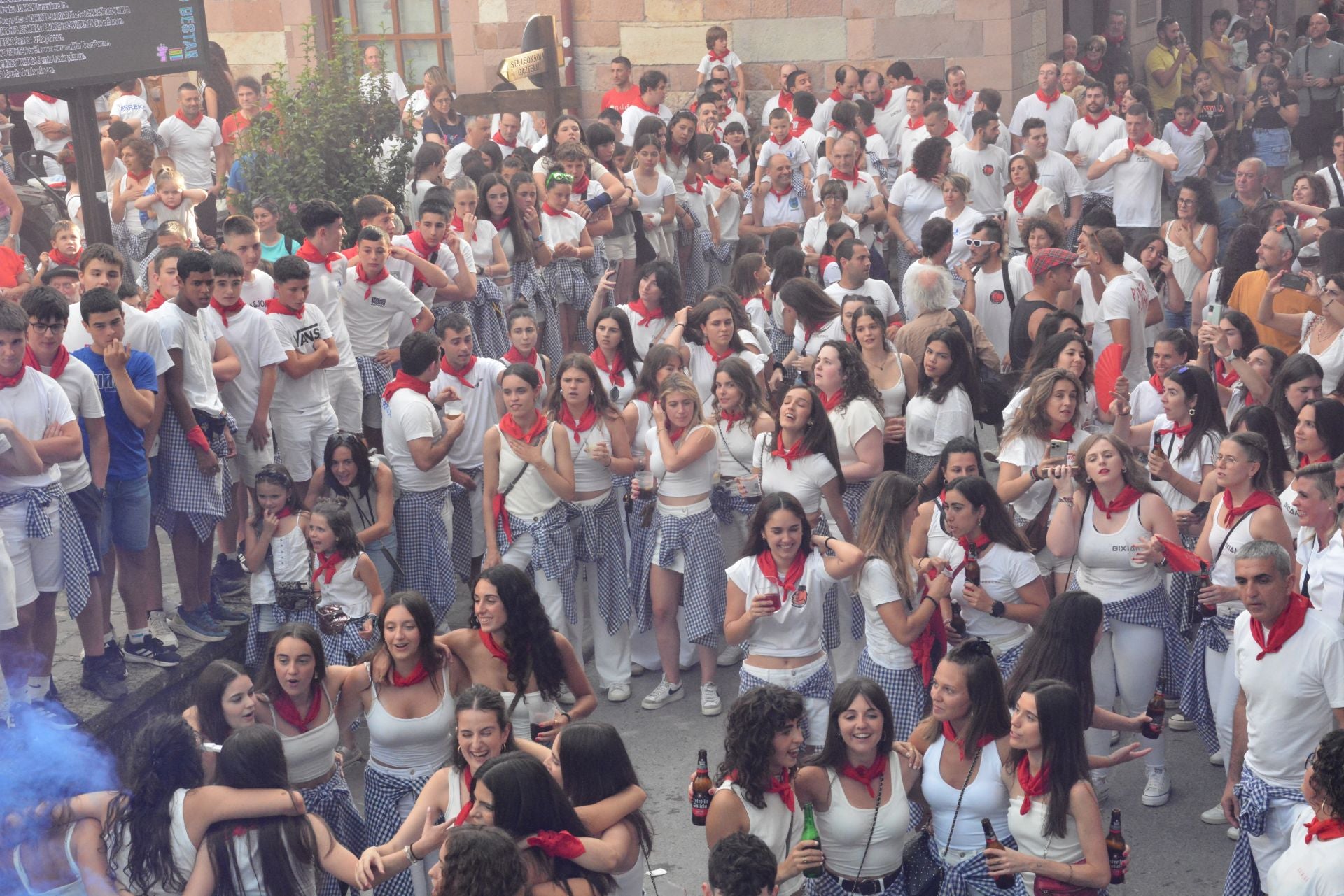 Erreka y Doneztebe Futbol Taldea lanzan el txupinazo en Doneztebe