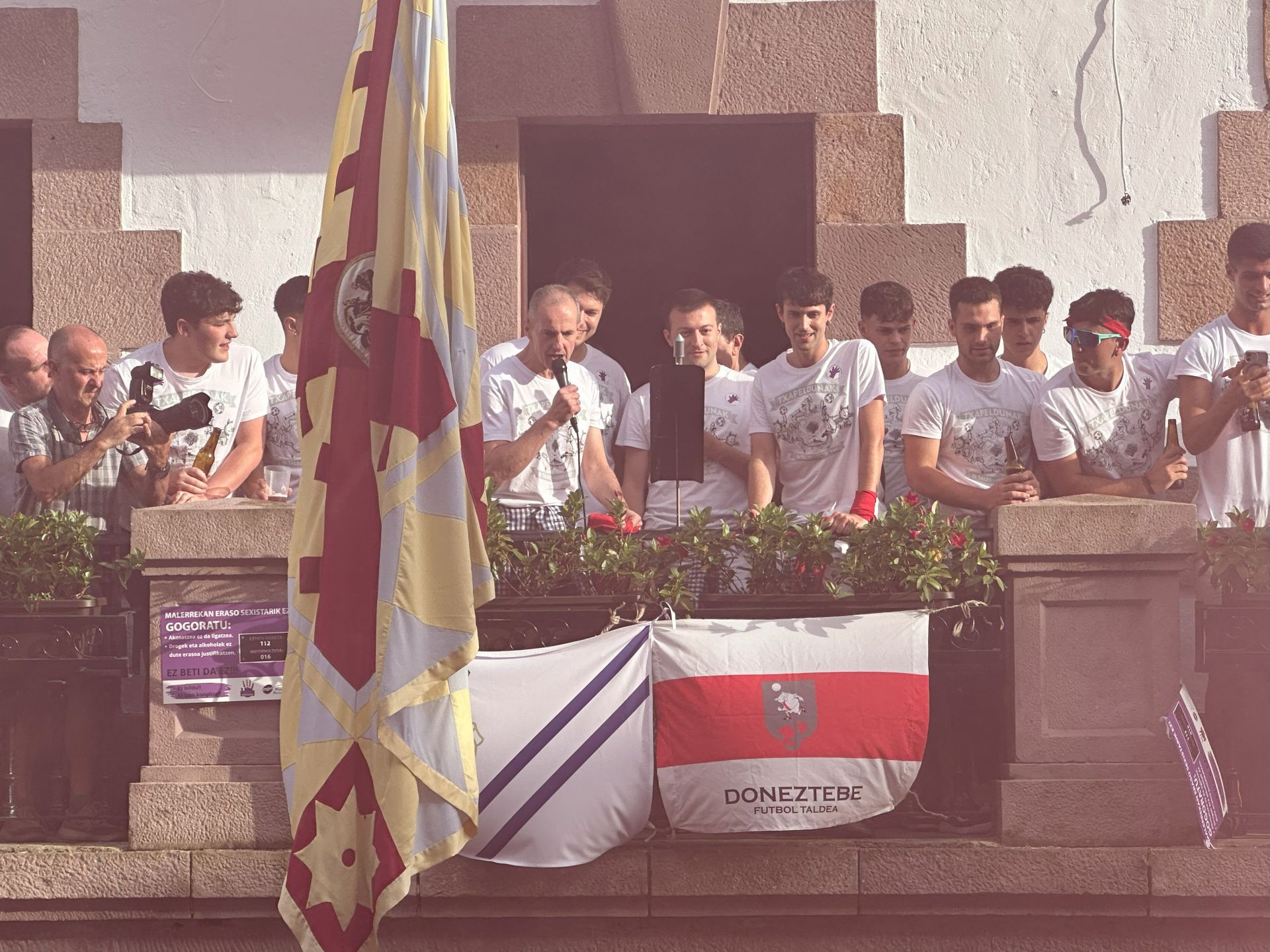 Erreka y Doneztebe Futbol Taldea lanzan el txupinazo en Doneztebe