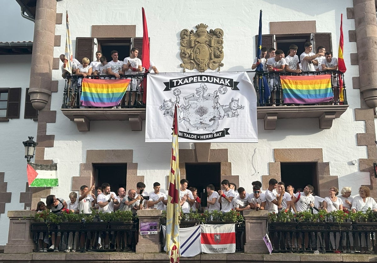 Erreka y Doneztebe Futbol Taldea lanzan el txupinazo en Doneztebe