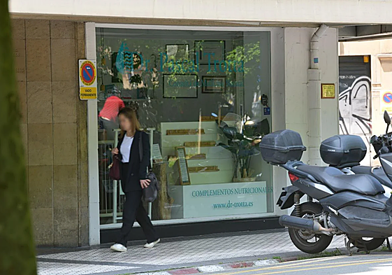 Exterior de la consulta del doctor Trotta, en el paseo de los Fueros de Donostia.