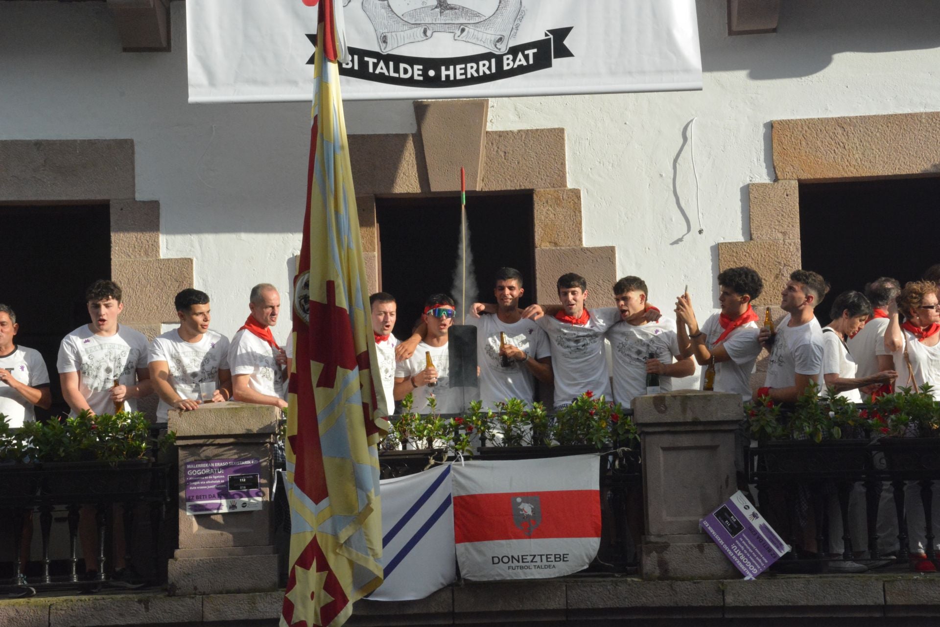 Erreka y Doneztebe Futbol Taldea lanzan el txupinazo en Doneztebe