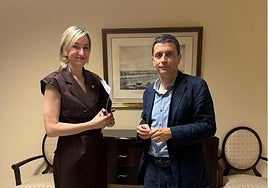 La consejera de Autogobierno, Maria Ubarretxena, con el secretario de Estado de Seguridad Social y Pensiones, Borja Suárez.