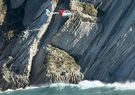 Rescate de excursionistas atrapados en el Flysch de Zumaia el pasado 30 de marzo.
