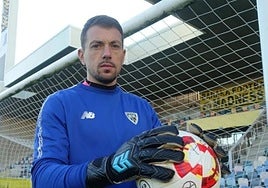 El irundarra Jon Tena ha jugado en Barakaldo las últimas cuatro campañas.