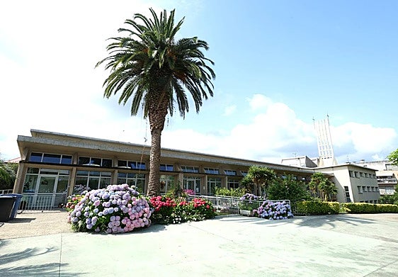 La guardería María Pilar Izquierdo, con sus costillas estructurales que se cierran con grandes vidrios.