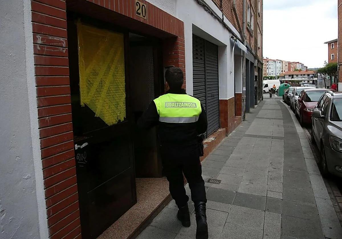 El Parlamento Vasco debate sobre si la ocupación «es un problema grave»