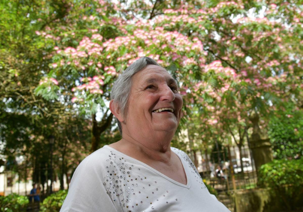 No lejos de la siempre fascinante Universidad de Oñati, recién operada pero airosa y libre, Beatriz.