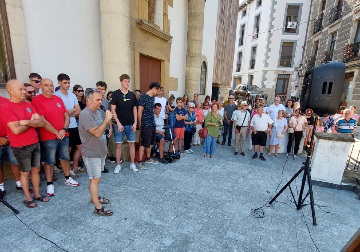 Diferentes grupos y personas dieron inicio oficial a los sanpedros con el chupinazo.