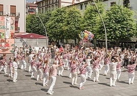 Los vecinos, de todas las edades, están disfrutando desde este pasado jueves y hasta el lunes de las actividades organizadas por sanpedros en diferentes puntos del municipio.