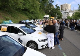 Representantes de autoescuelas guipuzcoanas, reunidos en Donostia.