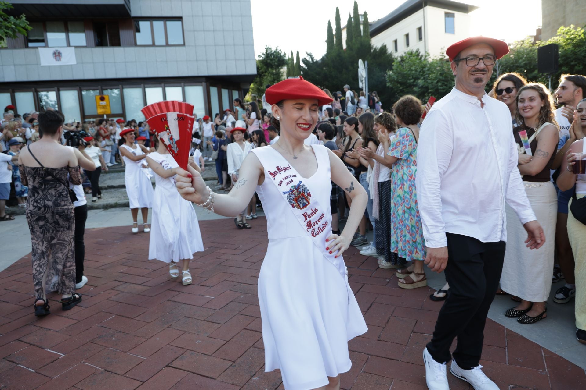 Presentación de las cantineras del Alarde público en Irun