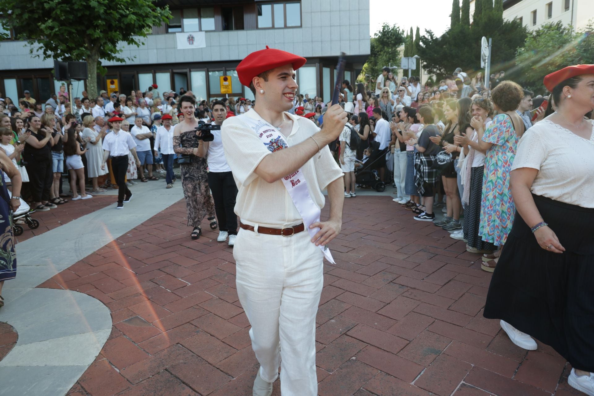 Presentación de las cantineras del Alarde público en Irun