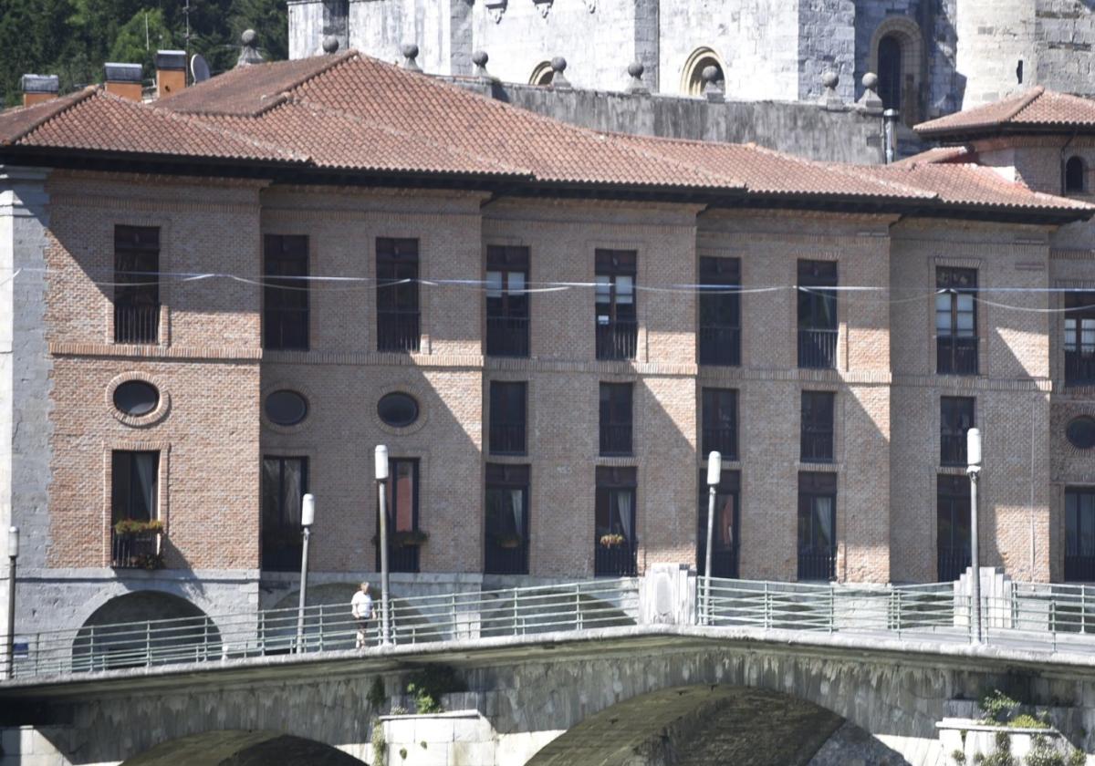 Vista exterior del palacio Idiaquez, histórico edificio que ha empezado a ser rehabilitado en su interior.