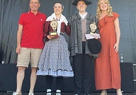 Los azpeitiarras Jone Arriaran y German Aranburu, ganadores del campeonato de baile al suelto.
