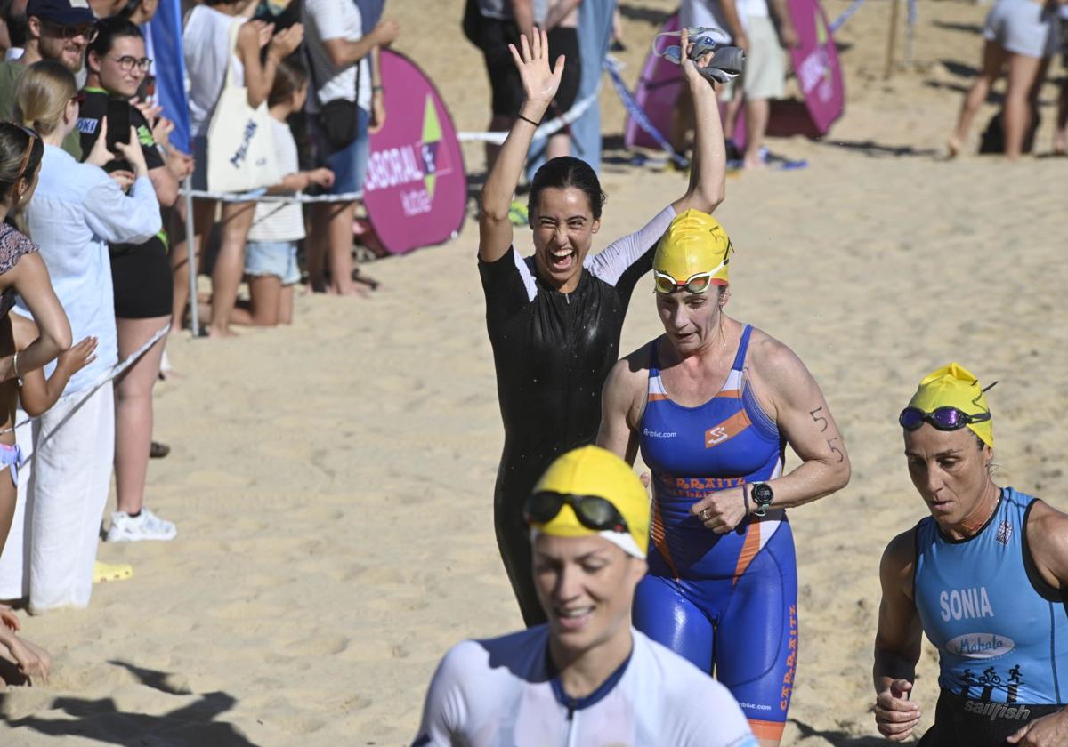 Las imágenes de la XVIII edición del Triatlón Memorial Onditz bajo el sol en Donostia