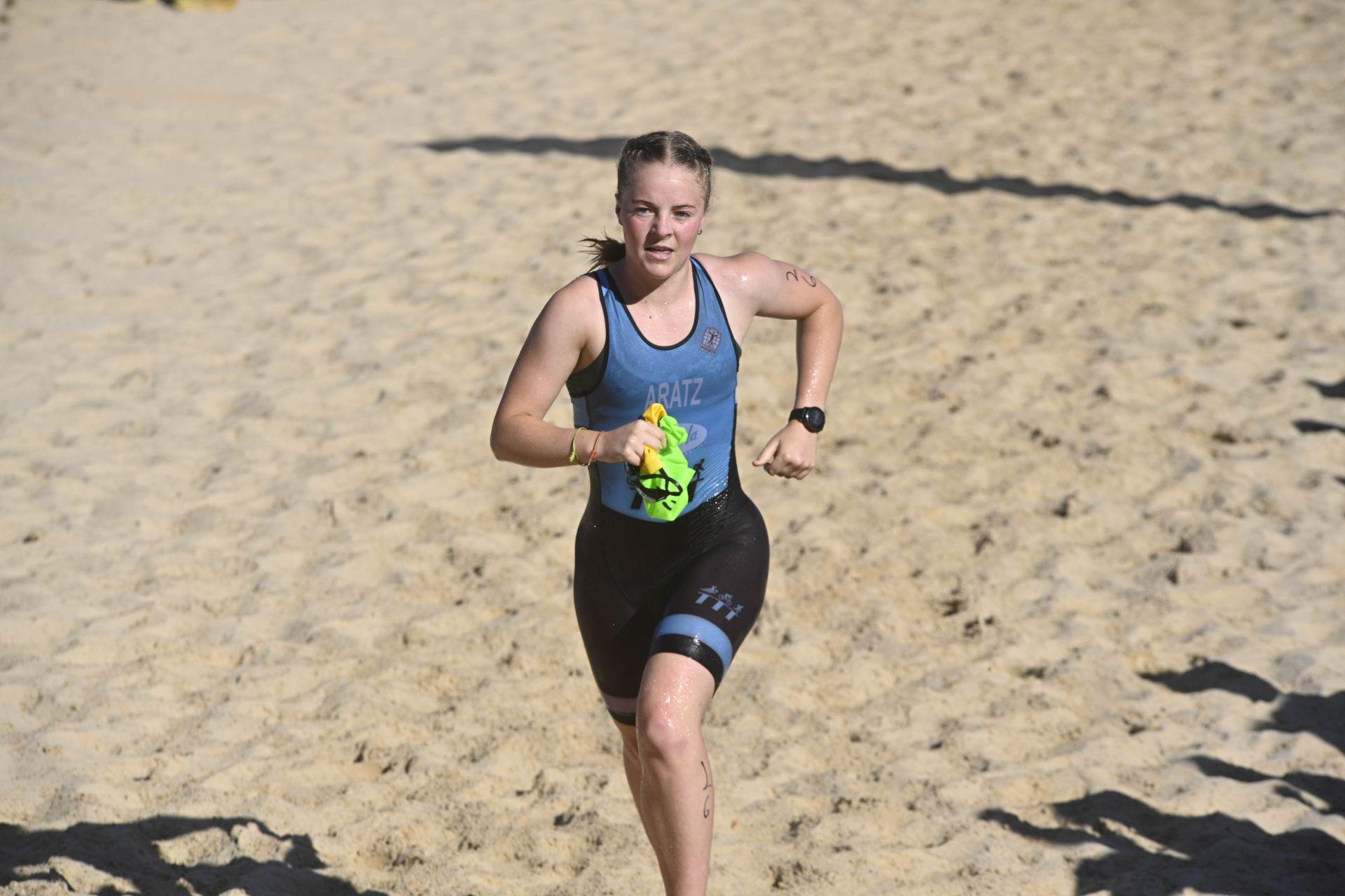 Las imágenes de la XVIII edición del Triatlón Memorial Onditz bajo el sol en Donostia