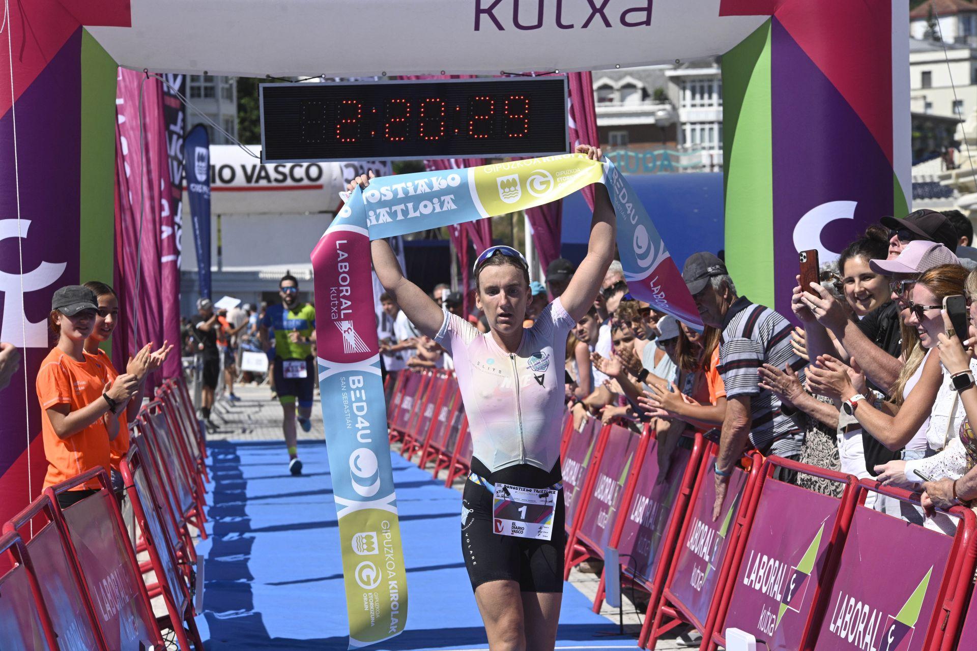Las imágenes de la XVIII edición del Triatlón Memorial Onditz bajo el sol en Donostia