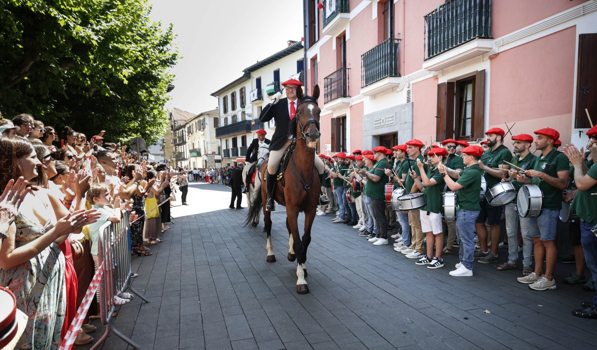 Irun vive una intensa víspera del gran día del año