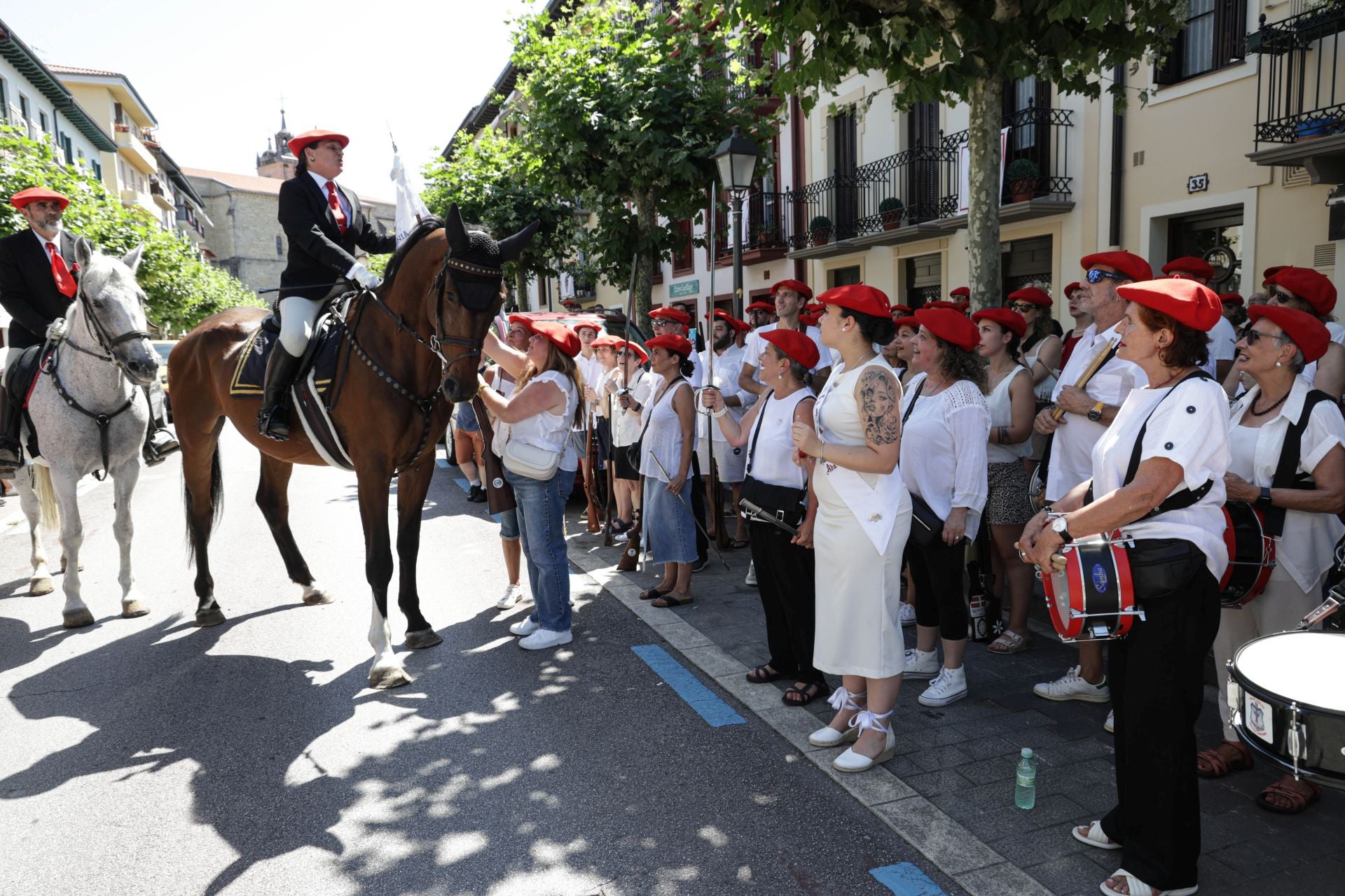 Irun vive una intensa víspera del gran día del año