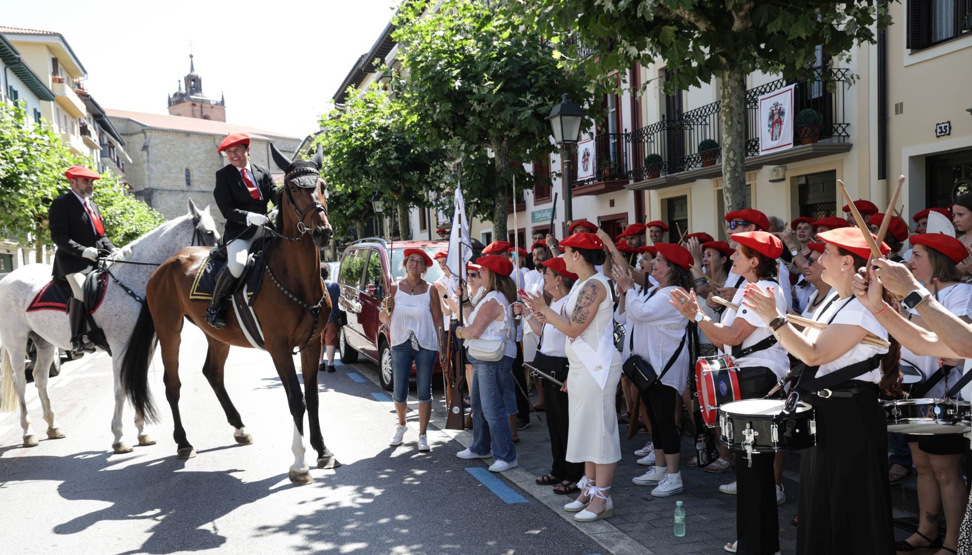 Irun vive una intensa víspera del gran día del año