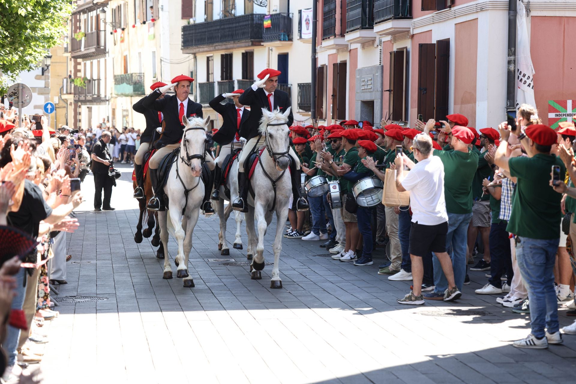 Irun vive una intensa víspera del gran día del año