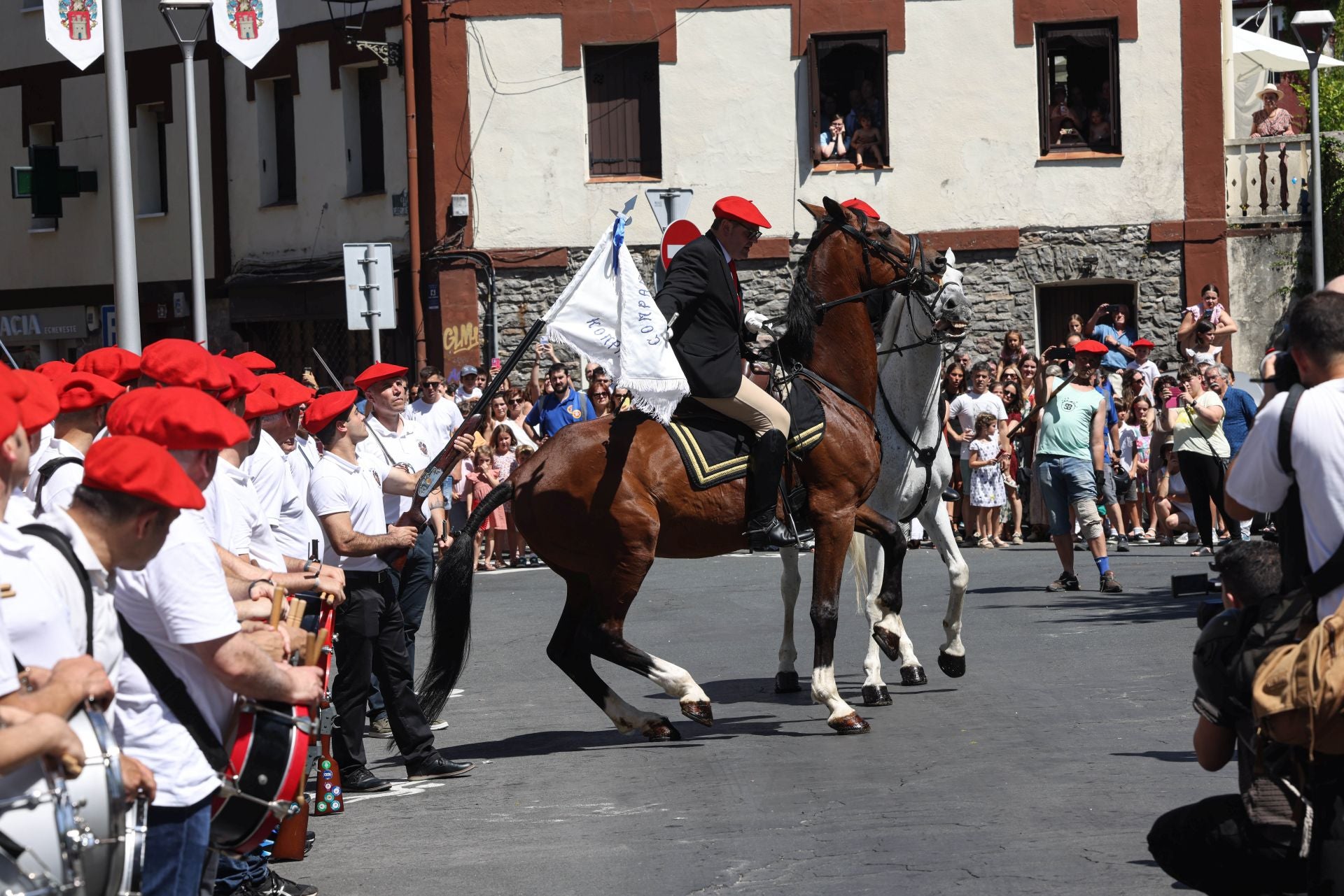 Irun vive una intensa víspera del gran día del año
