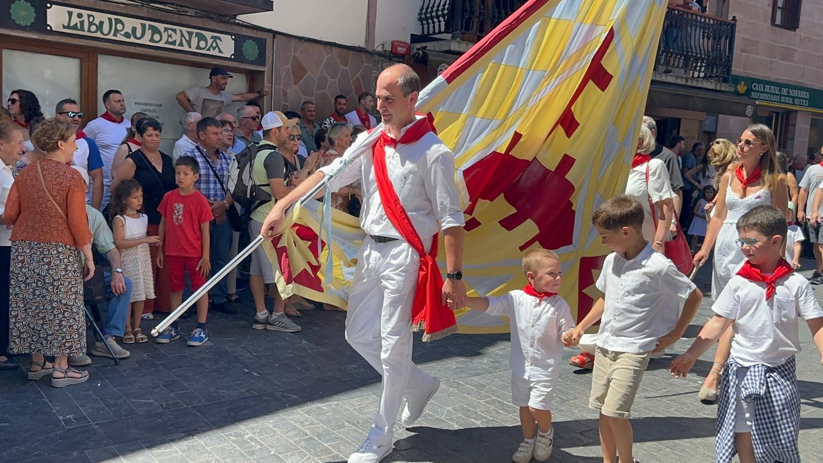 Doneztebe baila al sol