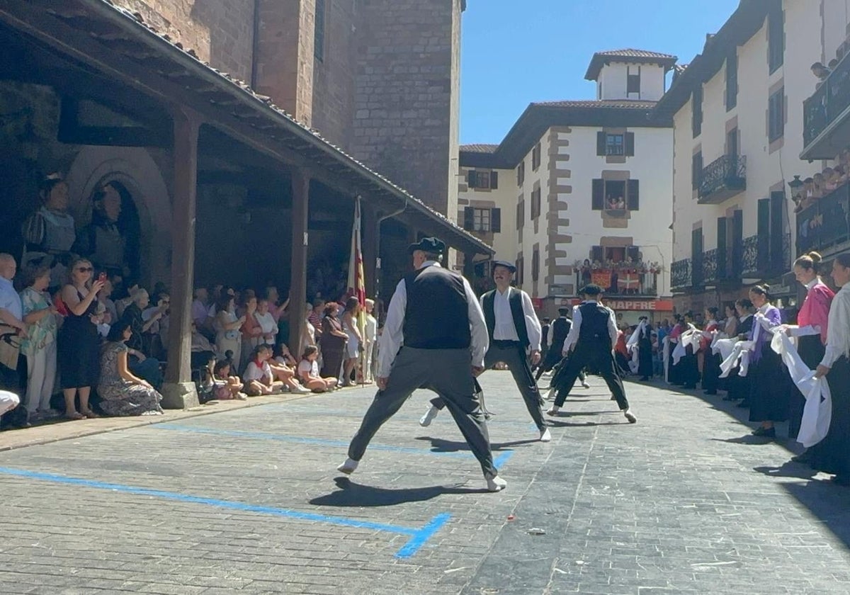 Doneztebe baila al sol